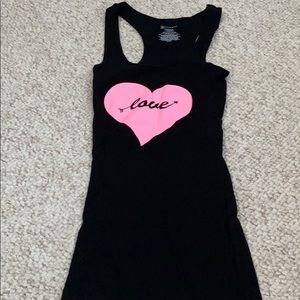 A love black tank top!